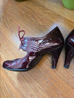 Sofft Burgundy Patent Leather Lace-Up Pumps, Sz 6